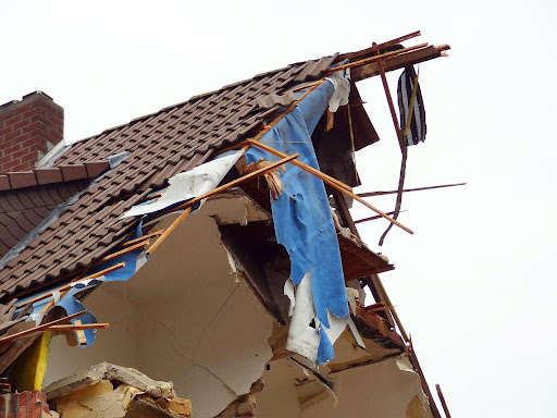 looks like a bear went buck wild on this home in his rabid search for honey